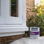 Sikkens Rubbol Primer met witte kozijnen